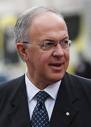 SUPREME KNIGHT ANDERSON PICTURED BEFORE MEETING OF SYNOD OF BISHOPS ON THE NEW EVANGELIZATION