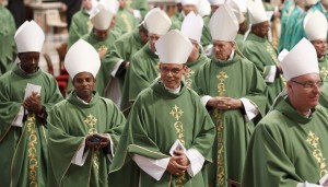 BISHOPS LEAVE AFTER ATTENDING CLOSING MASS OF SYNOD OF BISHOPS ON NEW EVANGELIZATION