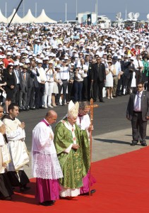 POPE WALKS TO ALTAR FOR START OF MASS AT BEIRUT WATERFRONT