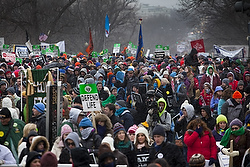 En dépit d'un froid intense et de rafales de neiges, des dizaines de milliers d'opposants à l'avortement marchaient jusqu'à la Cour Suprême de Washington, le 25 janvier dernier (photo CNS/Lisa Johnston, St. Louis Review)