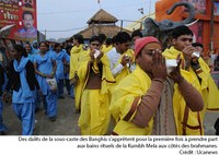 Inde: Brahmanes et intouchables se baignent ensemble