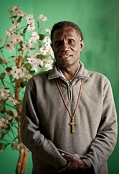 Mgr Bernard Unabali, évêque autochtone de Bougainville, Papouasie-Nouvelle Guinée (photo CNS/Nancy Phelan Wiechec).
