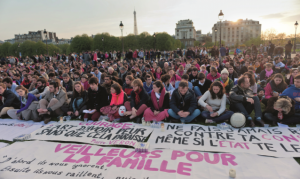 Une manifestation en France de Veilleurs opposés à la loi Taubira, instituée pour légaliser le mariage homosexuel.