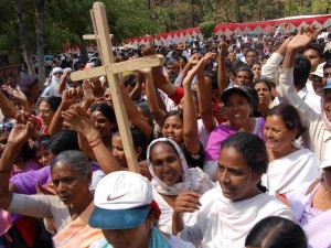Une manifestation de plusieurs milliers de chrétiens contre les persécutions religieuses qui sévissent dans certaines provinces de l'Inde (photo CNS/Thomas Saji, UCAN).