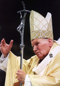 Jean-Paul II en 2005 (photo CNS/L'Osservatore Romano, Arturo Mari).