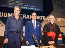 De gauche à droite, le ministre italien des Affaires étrangères, Giulio Terzi di SantAgata, le président de l'Assemblée générale des Nations-Unies, Nassir Abdulaziz Al Nasser, et le président du Conseil pontifical pour le dialogue interreligieux, le Cardinal Jean-Louis Tauran.
