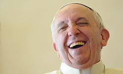 Le rire du pape lors d'une audience manifeste, à l'approche de Noël, une joie contagieuse qui devrait gagner toute l'Église (CNS photo/Tiziana Fabi, pool via Reuters).