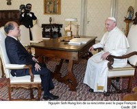 Nghyên Sinh Hung lors de sa rencontre avec le pape François (photo DR).