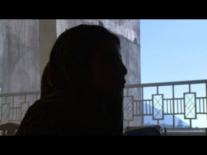 La plupart du temps, les jeunes filles sont dans l’incapacité de se défendre face aux menaces des ravisseurs ou de la police qui tentent de les dissuader de porter plainte ou, lorsqu’elles comparaissent devant un tribunal, les forcent à se rétracter.