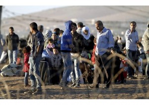 Réfugiés syriens sur la frontière turque à Sanliurfa (photo Radio-Vatican).