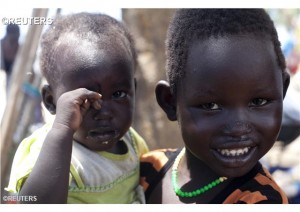 Des enfants sud-soudanais dans un camp de réfugiés à bor, dans l'État du Jonglei en avril 2014 (photo REUTERS).