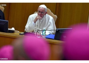 Le pape François, lors de l'ouverture du Synode, lundi le 5 octobre 2015 (photo ANSA)