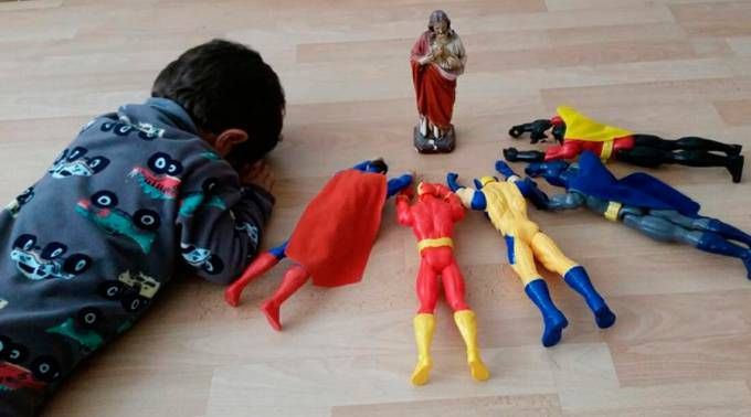 Jésus, ce Super-Héros devant qui tous les super-héros se prosternent