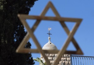 Le 3 décembre, 25 rabbins israéliens, américains et européens, conduits par le rabbin David Rosen de l’American Jewish Committee, ont signé un document dont le titre était : Faire la volonté de notre Père aux cieux : vers un partenariat entre juifs et chrétien. © Mikhail-Shutterstock 