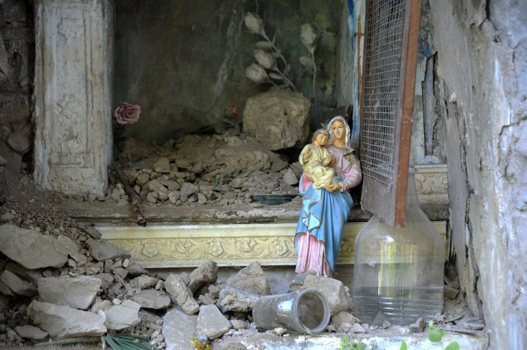 Une statue de la Vierge intacte après le violent séisme en Italie !