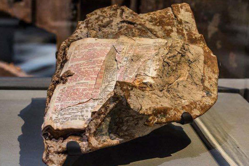 Une bible retrouvée en enfer