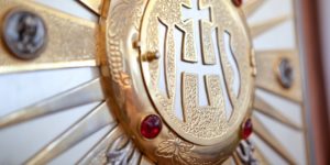 Le témoignage bouleversant d’un homme face à Jésus-Hostie