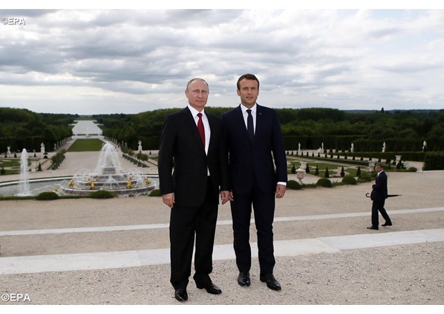 Première rencontre entre Vladimir Poutine et Emmanuel Macron